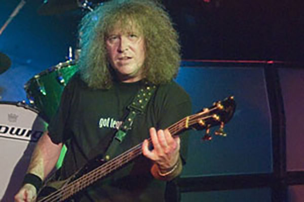 George Roelke (bass guitar & b.vocals)